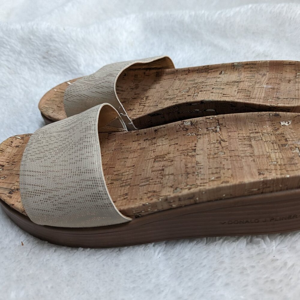 - Donald Pliner Summer Slides - Size 10 Gold / Tan